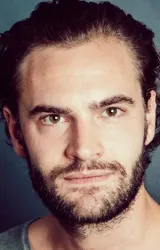 Том Бейтман